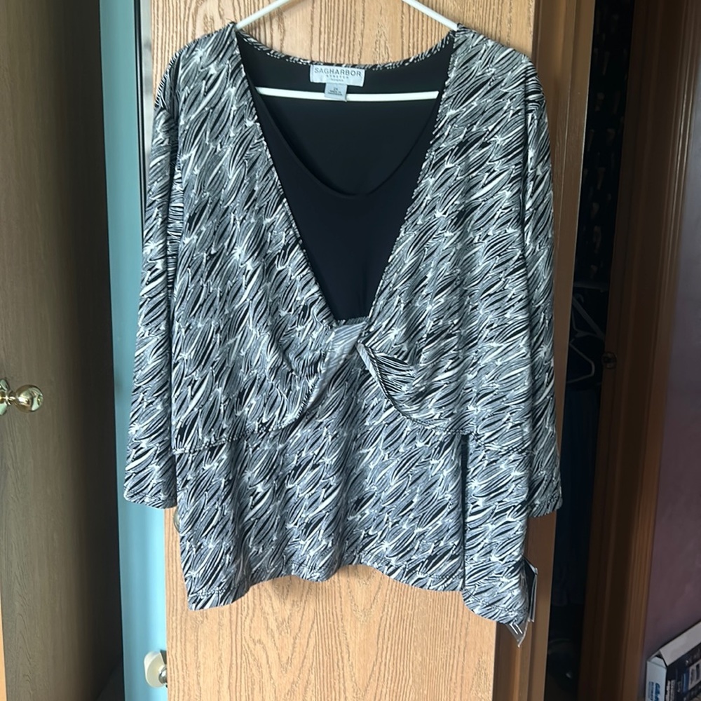 NWT Sag Harbor woman’s blouse